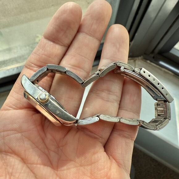 Vintage Geneva Two Tone Gold Silver Ladies Watch Japan Movement Stainless Steel - Picture 4 of 9